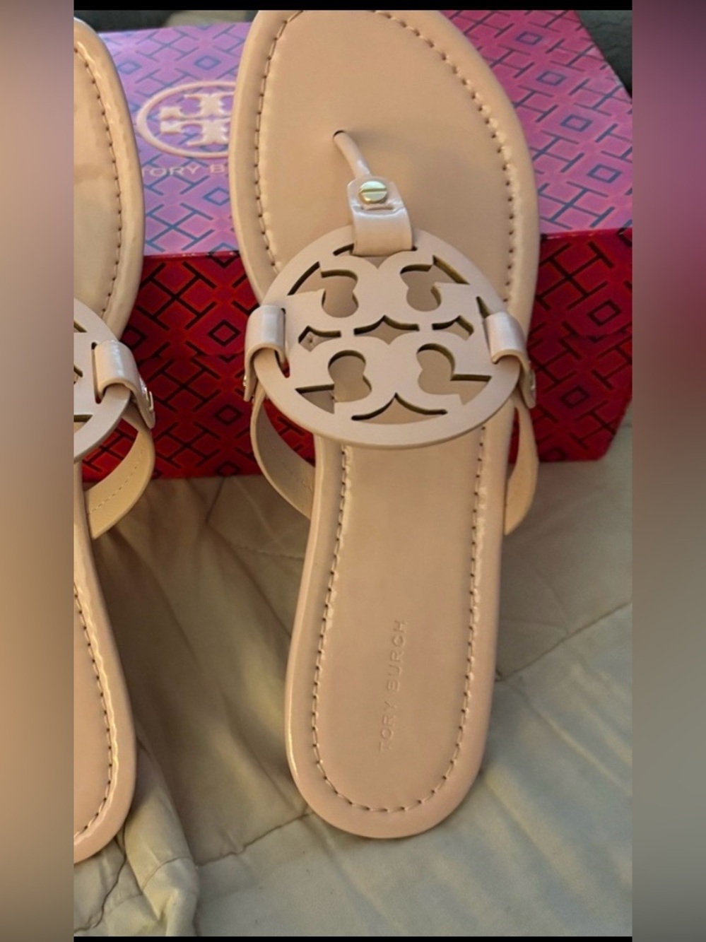 New Tory Burch Miller Size 9.5 Seashell pink patent leather Sandals Shoes thongs